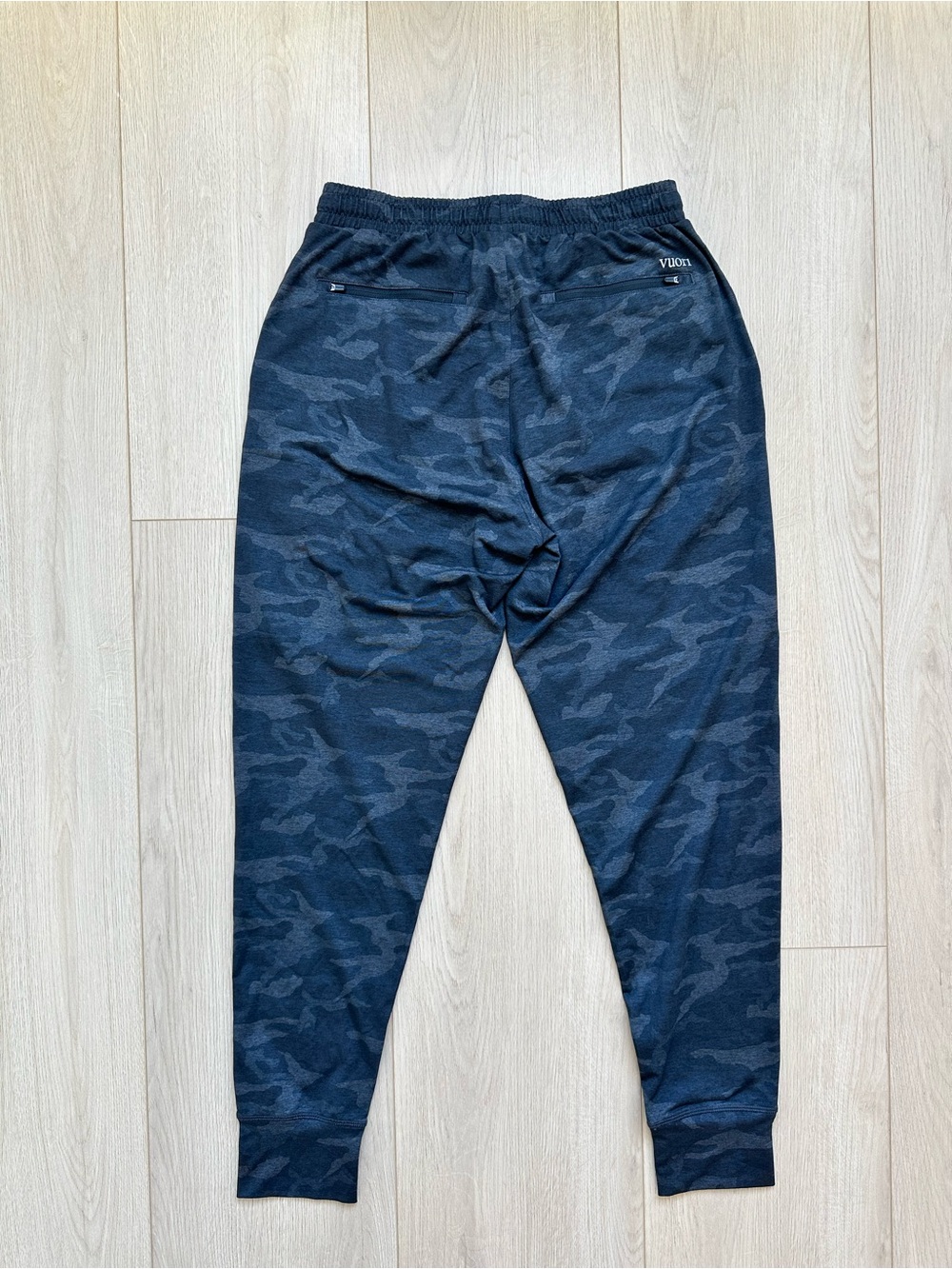 Vuori Camo Sunday Performance Joggers with White Drawstring retail $110 - Picture 7 of 7